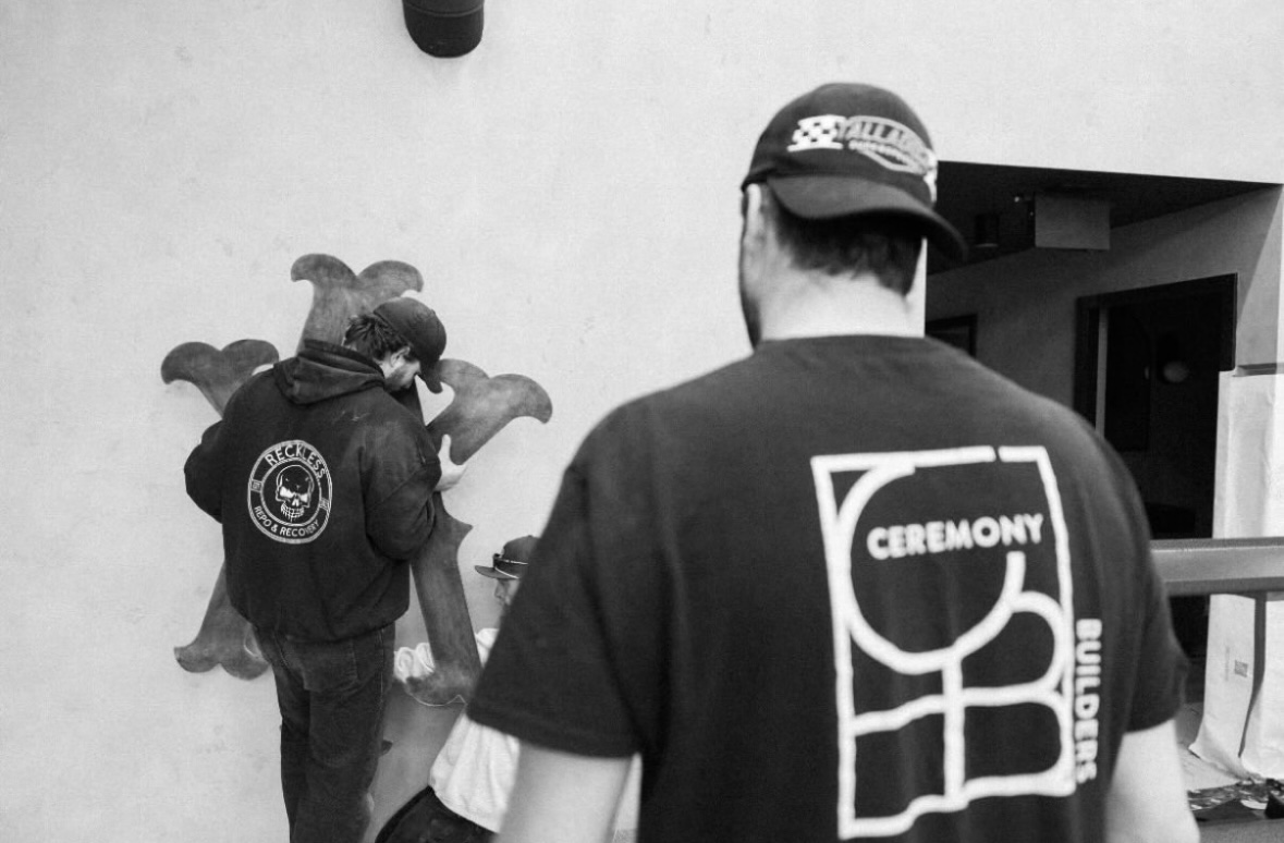 Logo installation